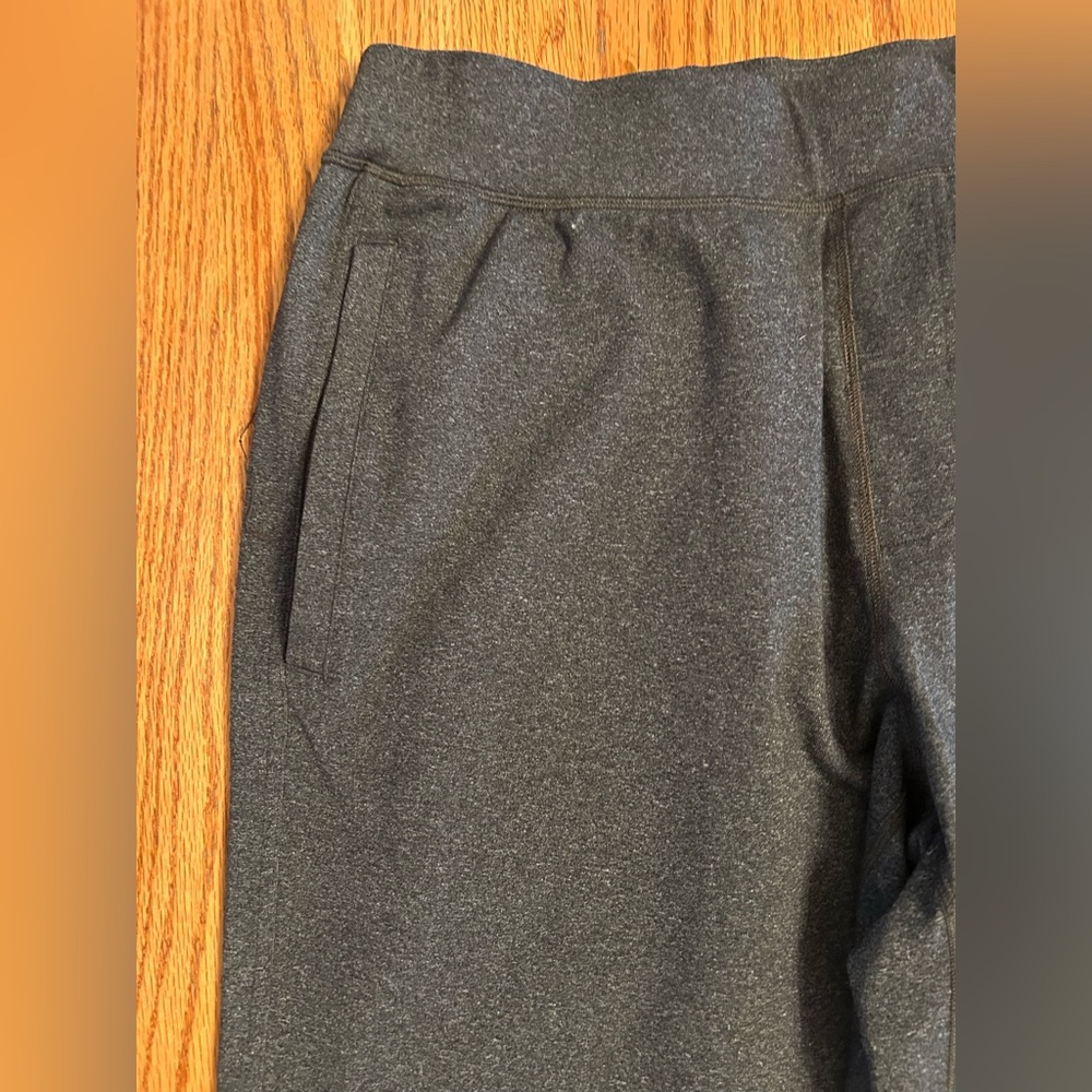 Lululemon heather grey sweats / loungewear pants, side pockets, Men’s Size XL - Picture 3 of 11